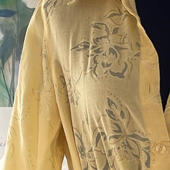 Ladies, quarter sleeve button blouse - Picture 2 of 8